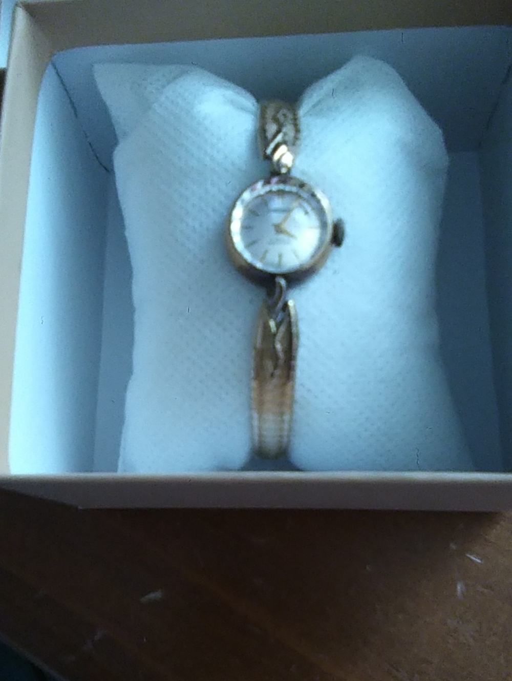 Ladies Gold Plated 17 jewel, shock proof   Cardinal Watch